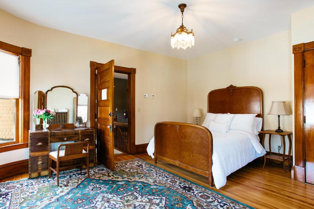Standard Double Room interior